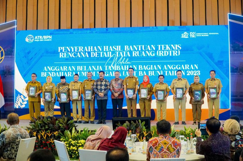 Pj Bupati Kampar Hambali Terima Materi Teknis RDTR dari Menteri ATR/BPN RI