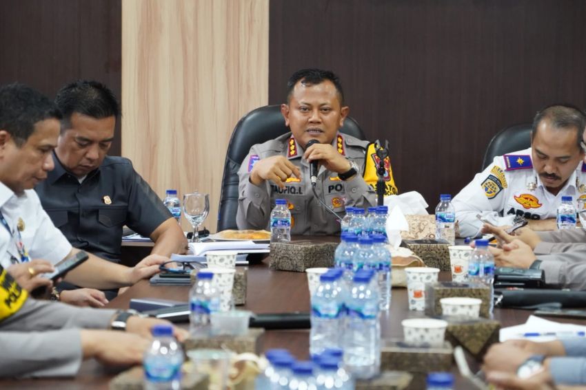 Dirlantas Polda Riau Kombes Pol Taufiq Laksanakan Rapat Forum LLAJ di Awal Tahun 2024