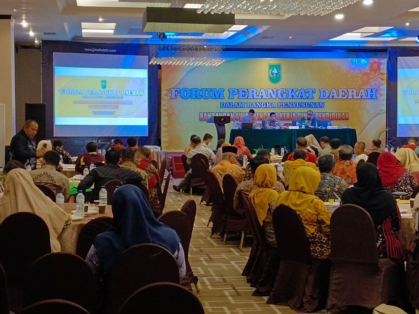 Dinas Pendidikan Riau Adakan Pertemuan Dengan Perangkat Daerah Dalam Rangka Menyusun Rancangan Awal Rencana Kerja Tahun 2025-2026