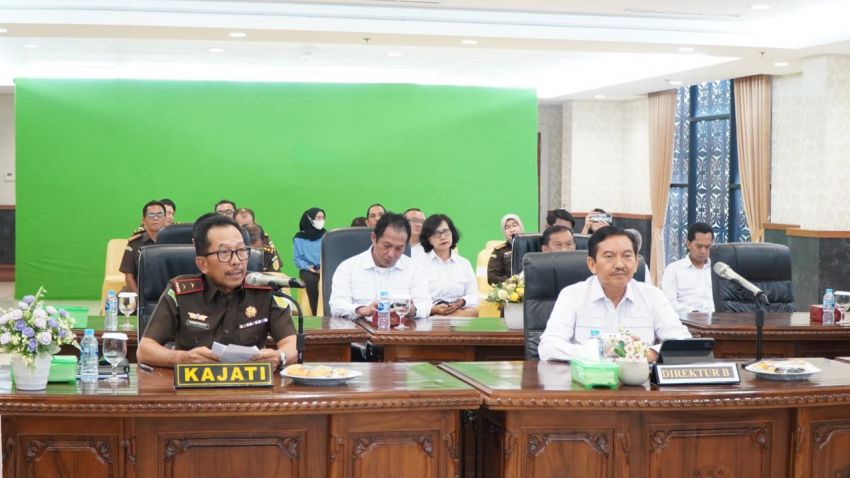 Kajati Riau Mengikuti Rapat Monitoring dan Evaluasi Pakem dan Eksistensi Posko Perwakilan Kejaksaan RI
