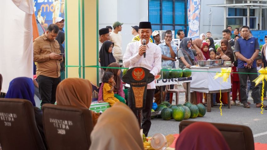 Bupati Rohil Afrizal Sintong Buka Secara Resmi Pasar Ramadhan 1445 H