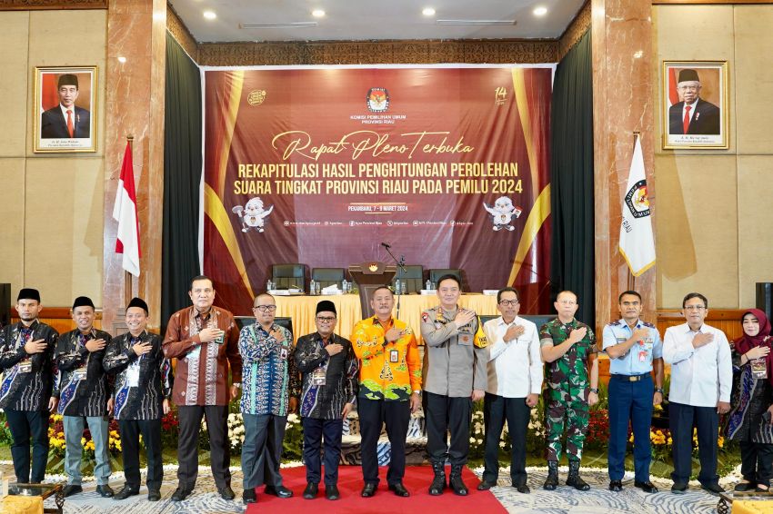 Polda Riau Berikan Pengamanan Maksimal Dalam Pelaksanaan Rekapitulasi Penghitungan Perolehan Suara Tingkat Provinsi Riau