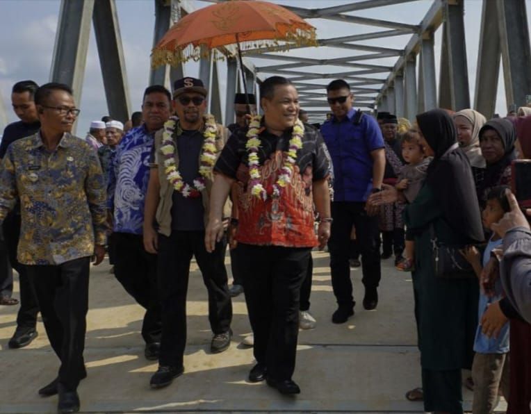 Dibangun Menggunakan APBD Riau, Jembatan Desa Rantau Kasih Diresmikan Pj Gubernur Riau SF Hariyanto