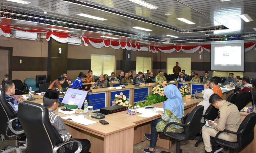 Pimpin Rapat Realisasi dan Evaluasi, Pj Bupati Kampar Himbau Fokus Pada Kegiatan Prioritas Utama dan Palayanan Publik