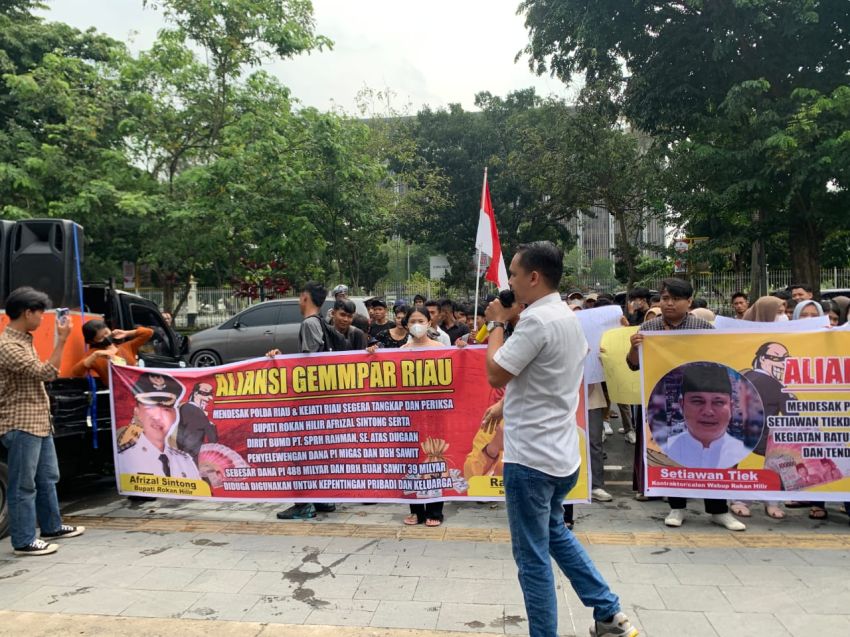 Gelar Aksi Demo, Gemmpar Desak Kejati dan Polda Riau Usut Tuntas Kasus Dugaan Korupsi Bupati Rohil