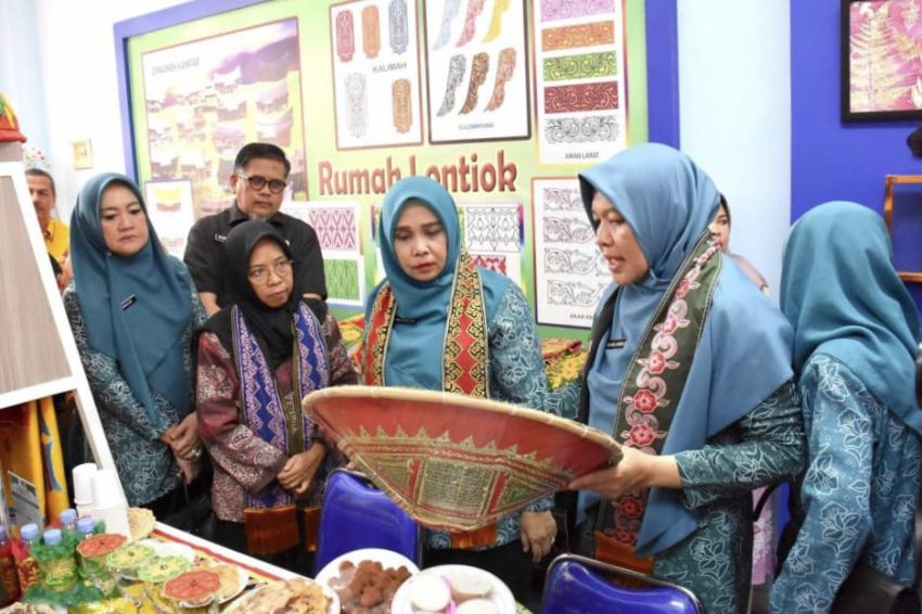 Majukan Daerah Melalui Produksi Lokal Kerajinan Daerah, Ketua Dekranasda Riau Apresiasi Dekranasda Kampar