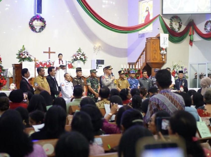 Pastikan Nataru Berjalan Aman dan Lancar, Pj Gubri Bersama Forkopimda Tinjau Gereja dan Pos Pengamanan