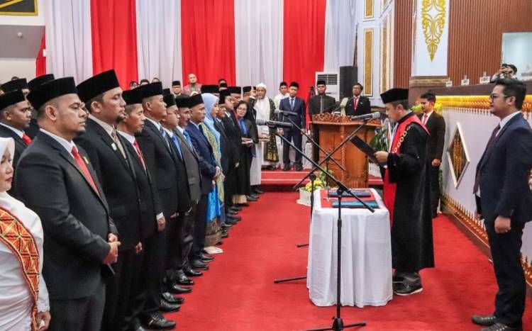 Rapat Paripurna Istimewa: Pelantikan 50 Anggota DPRD Pekanbaru, Momen Bersejarah