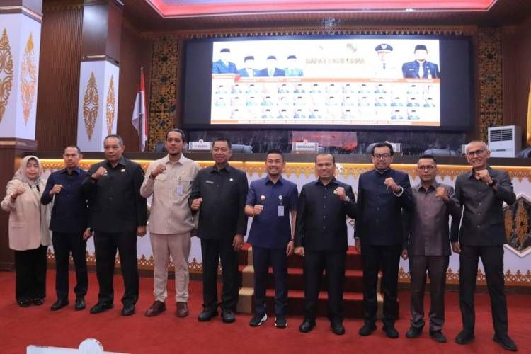 Rapat Paripurna DPRD Pekanbaru Bahas APBD-P 2024 dan APBD 2025: Fokus pada Pembangunan