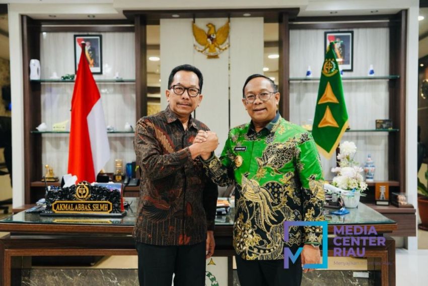 Silaturahmi Hangat Kunjungan Perpisahan Pj Gubri ke Kejati Riau