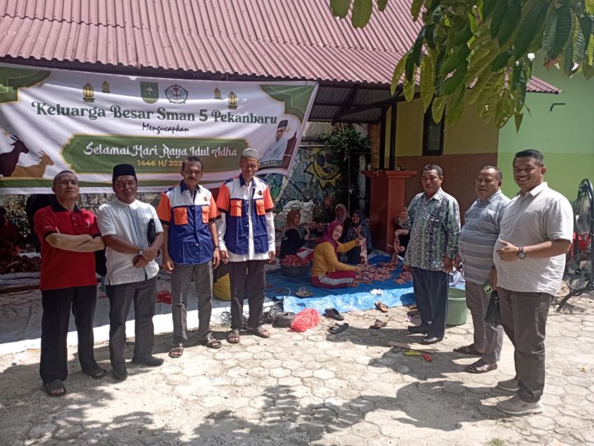 Maknai Hari Raya Idul Adha, SMA Negeri 5 Pekanbaru Berbagi Hewan Qurban 5 Ekor Sapi