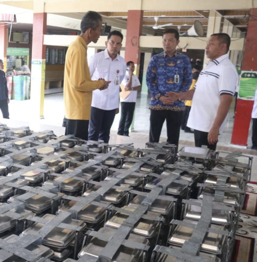 Pastikan Program MBG Berjalan Optimal, Gubernur Riau Abdul Wahid Tinjau Pelaksanaan Makan Bergizi Gratis (MBG) di SMA Negeri 5 Pekanbaru