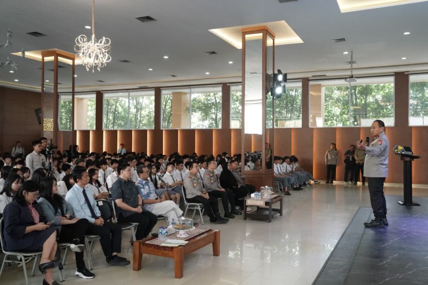 Turun Langsung ke SMA, Kapolda Riau Ajak Pelajar Jadi Pelopor Green Policing