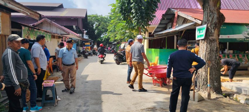 Ciptakan Kenyamanan Pasar, Disperindag Kota Pekanbaru Lakukan Gotong Royong di Pasar Palapa